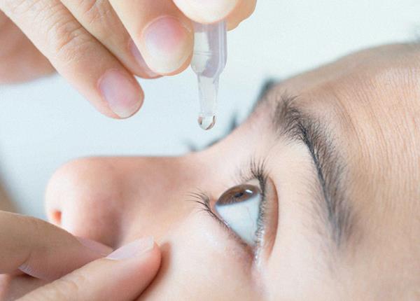 Các thuốc nhỏ mắt thường gặp và lưu ý khi sử dụng