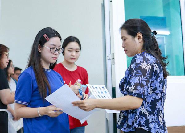 Hơn 1,2 triệu thí sinh cả nước làm thủ tục dự thi tốt nghiệp THPT 2026