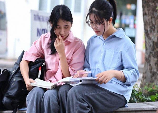 Thí sinh nên chọn trường top hay ngành hot trong mùa tuyển sinh 2026?
